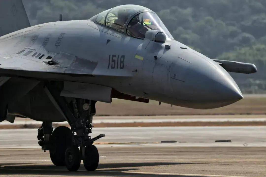 6型侧卫齐聚珠海<strong></p>
<p>币安eth</strong>!歼-16和苏-35S孰强孰弱?歼-15T才是最强侧卫?