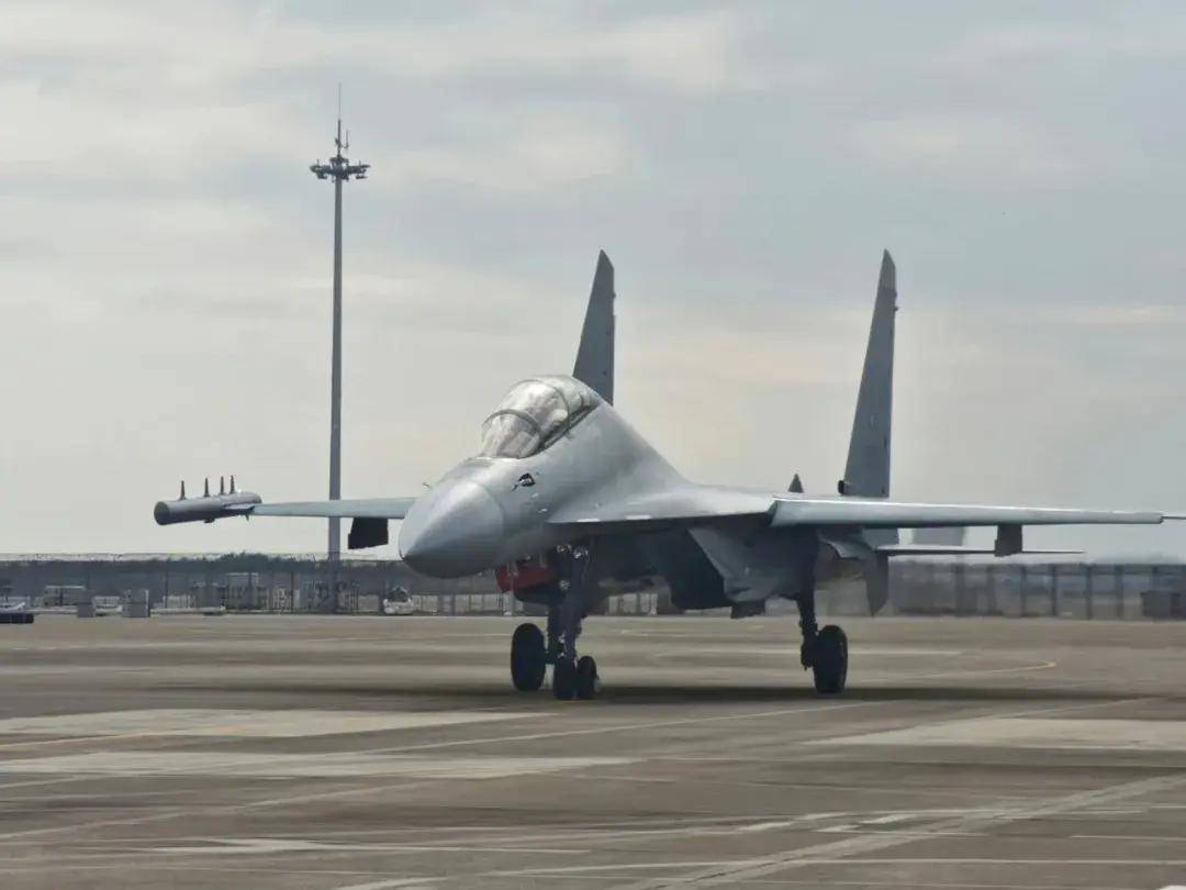 6型侧卫齐聚珠海<strong></p>
<p>币安eth</strong>!歼-16和苏-35S孰强孰弱?歼-15T才是最强侧卫?