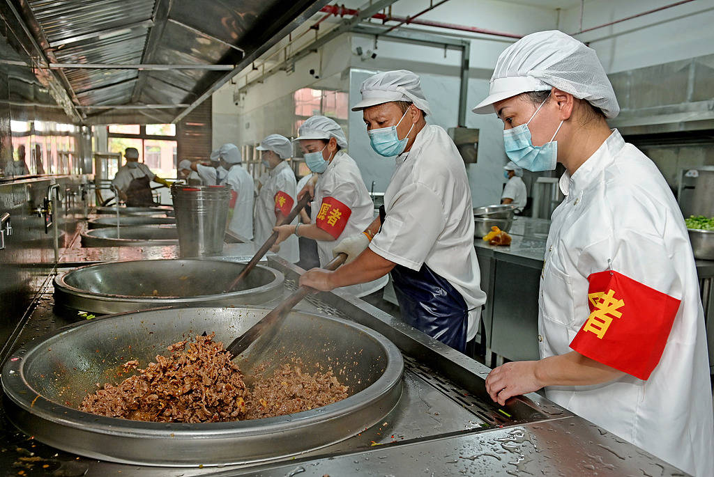 教育局局长到校园陪餐每月至少一次<strong></p>
<p>币安有哪些币</strong>,别搞成形式主义