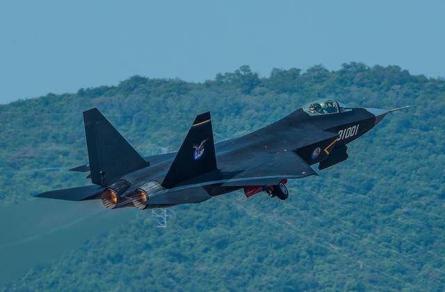 解放军太会整活了！歼35A的背后<strong></p>
<p>币安有哪些币</strong>，还有个“哥哥”没登场？