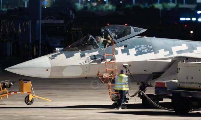 俄罗斯真实在!苏57拆下雷达罩<strong></p>
<p>Binance官网</strong>,弹舱打开随便看,背后用意不一般