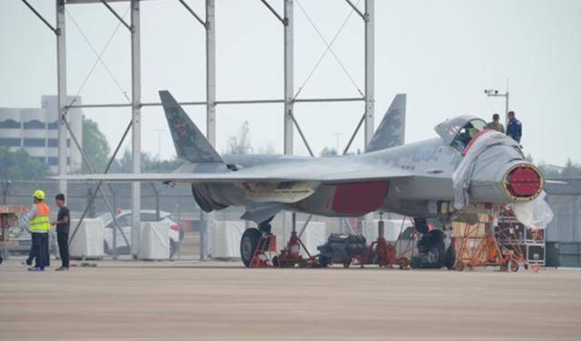 俄罗斯真实在!苏57拆下雷达罩<strong></p>
<p>Binance官网</strong>,弹舱打开随便看,背后用意不一般