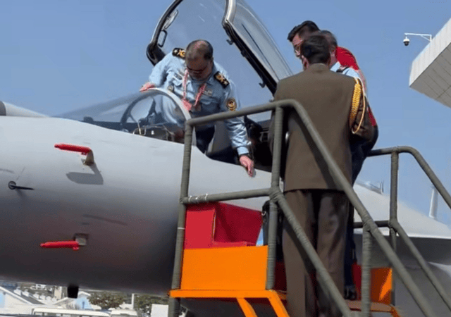 歼10CE才是最大赢家?航展首日被包围<strong></p>
<p>Binance官网</strong>,伊朗空军司令登机满脸幸福