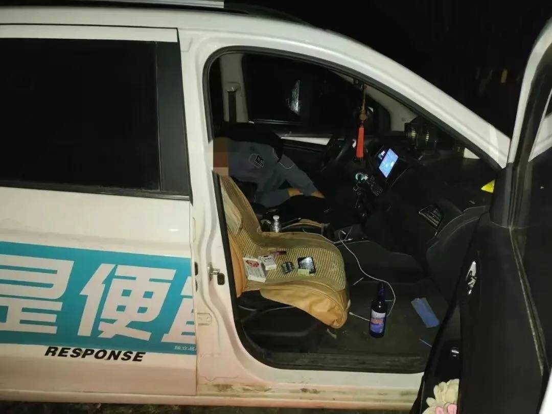 男子一时想不开<strong></p>
<p>币安币商</strong>,服下头孢配白酒!40分钟后……