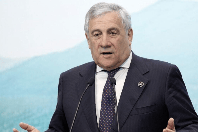 中方专机连夜起飞<strong></p>
<p>币安币商</strong>,赶在拜登卸任之前,带400人闪现美国大后方