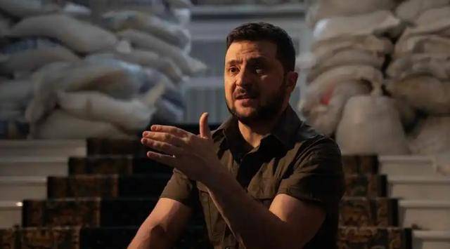 凌晨1点！俄三线大军齐出动<strong></p>
<p>安币资本</strong>，11种导弹袭击，宛如核爆现场