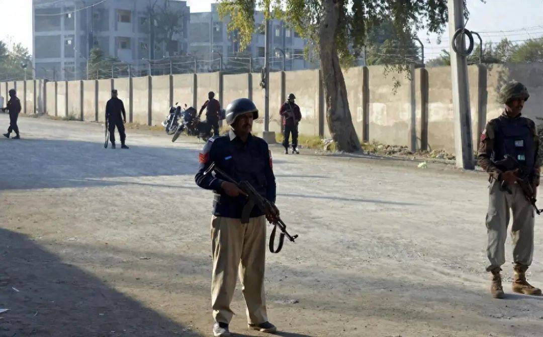 解放军抵达当晚<strong></p>
<p>币安结算</strong>,不到24小时,巴基斯坦宣布出兵,全面进攻境内极端组织