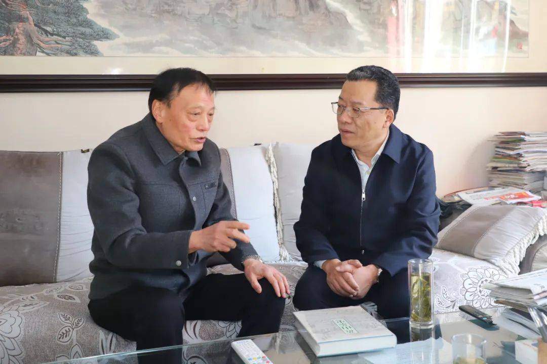 履新黄山市委书记首日<strong></p>
<p>币安汇率</strong>,丁纯第一时间走访看望老同志