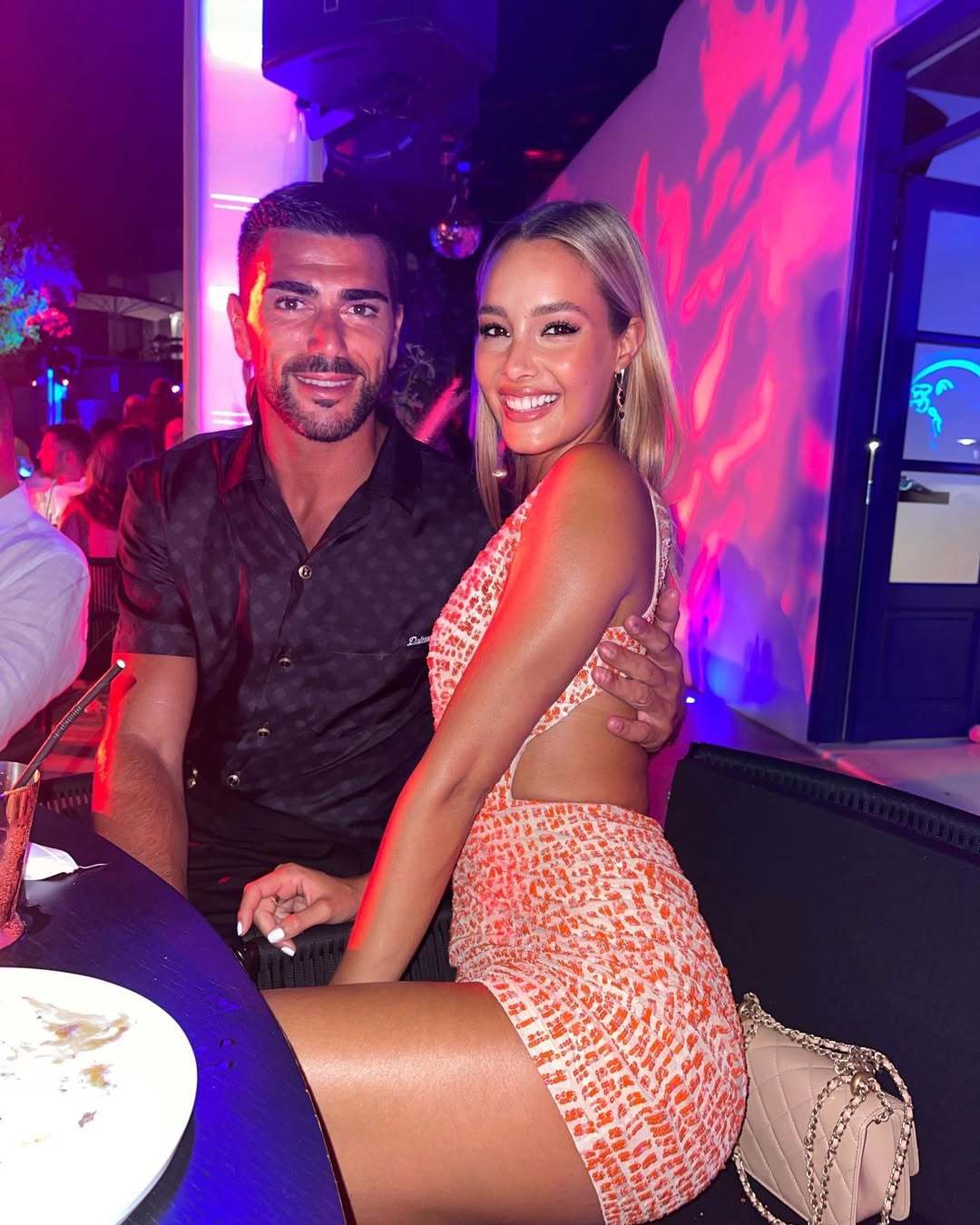 12年爱情故事落幕<strong></p>
<p>币安汇率</strong>!瓦尔加:我和佩莱已经决定分手