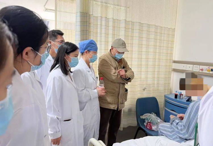 半夜爬到大腿<strong></p>
<p>币安法币交易</strong>!年轻女子体内排出10米长虫:我居然把它养得这么肥