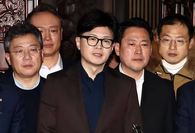 执政党捏着鼻子要“保尹”<strong></p>
<p>币安最新消息</strong>,尹锡悦的总统宝座,将由8个人决定