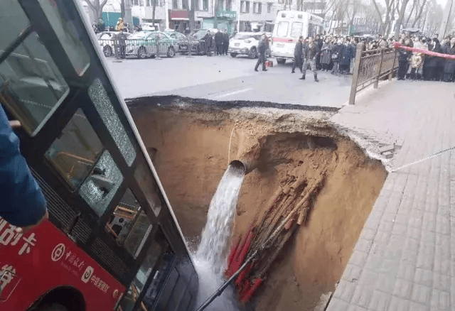 深圳一施工现场发生坍塌<strong></p>
<p>币安最新消息</strong>,13名作业人员失联