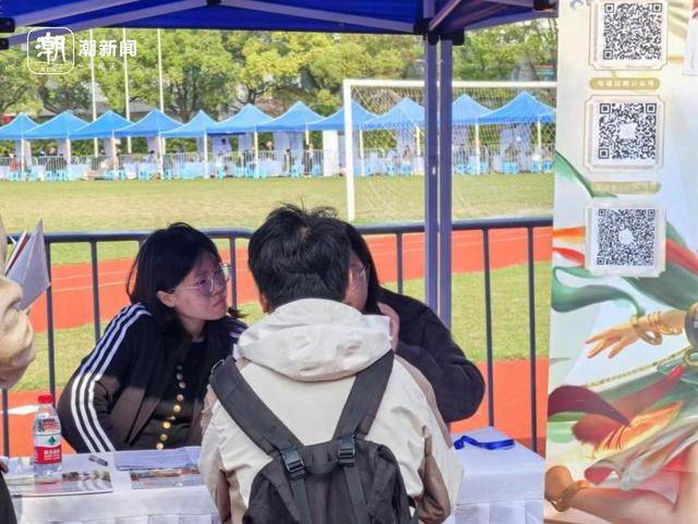 四个月赶了15场招聘会<strong></p>
<p>币安最新消息</strong>,发了100多份简历,秋招就是应届生的“战场”