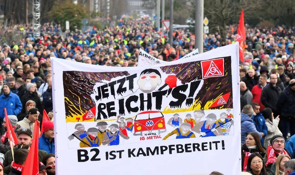 大众汽车10万工人罢工<strong></p>
<p>币安最新消息</strong>，欧洲汽车业怎么了？