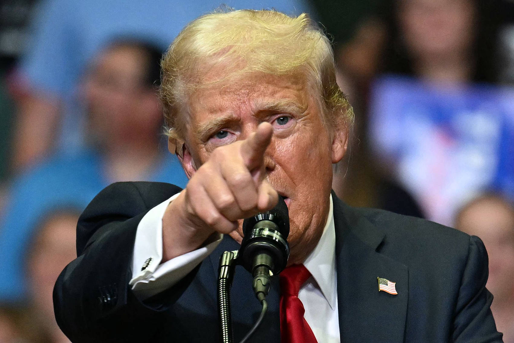 叙利亚央行被盗<strong></p>
<p>币安币线图</strong>,总统府遭洗劫!特朗普发声了!美官员:美国将继续在叙利亚驻军