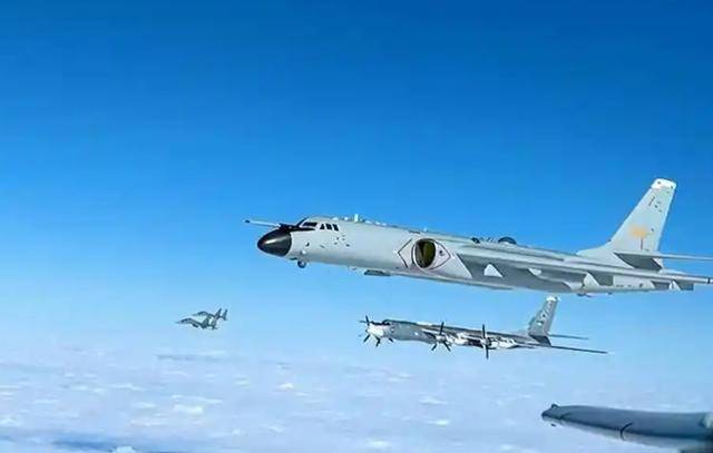 俄图95轰炸机<strong></p>
<p>币安币线图</strong>,出现在中国上空?普京很开心,能看到这一幕