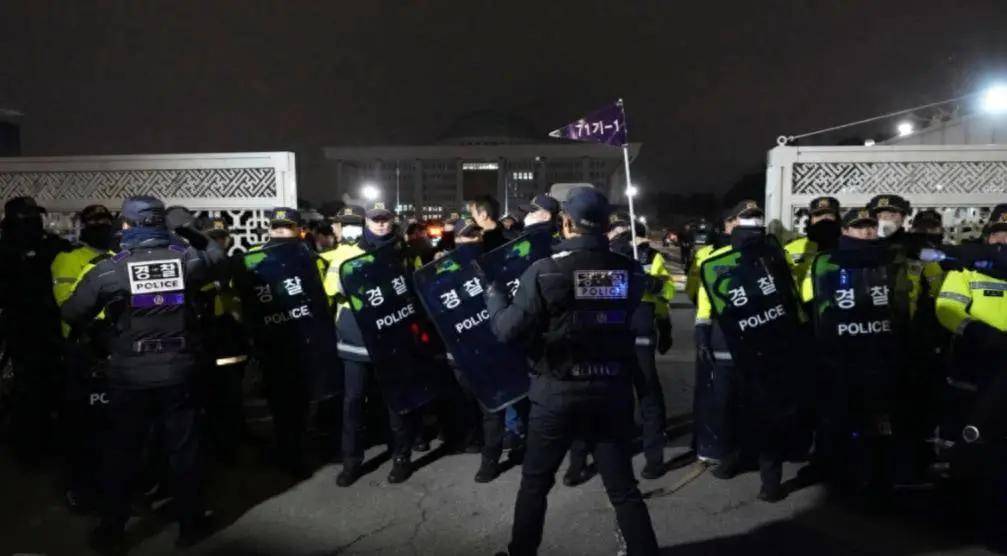 尹锡悦险中求稳：戒严风波逆转<strong></p>
<p>币安币线图</strong>，国民力量党撑腰，李在明盼破局！