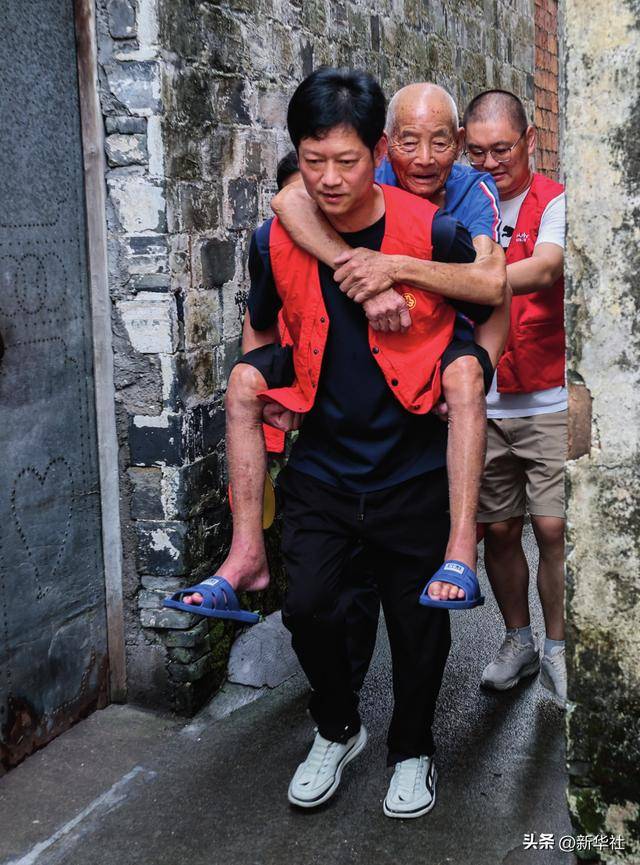 瞭望·治国理政纪事|“<strong></p>
<p>币安币线图</strong>我也是个老基层”