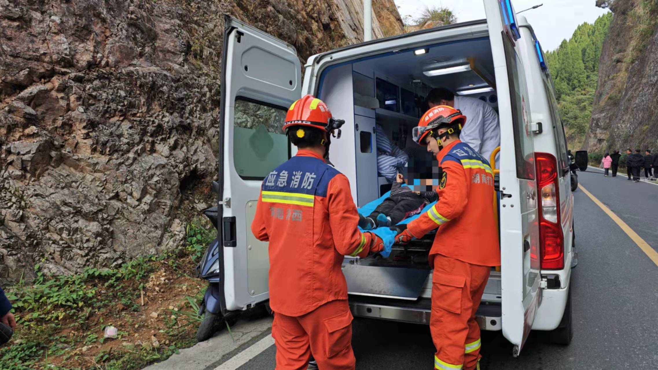 奇迹！湘西6岁男孩滑下40米高悬崖<strong></p>
<p>币安币线图</strong>，找到时还能说话！救援人员分析生还原因