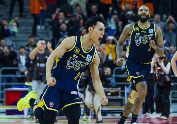 徐杰32+11导演15分逆转<strong></p>
<p>币安币线图</strong>! 广东客场力克北控