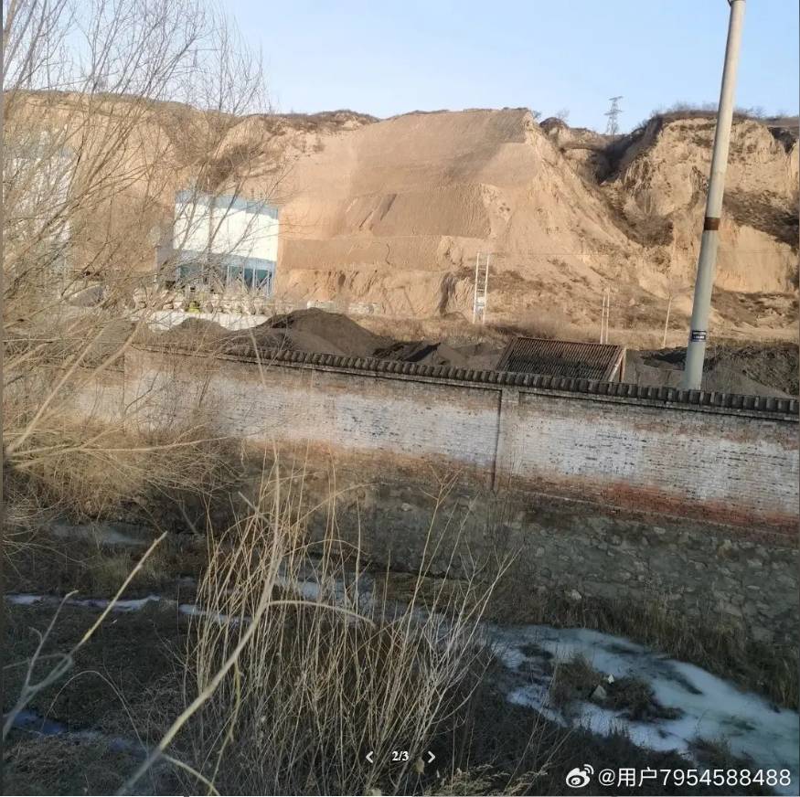 岚县梁家庄乡侯家岩村<strong></p>
<p>币安下载软件</strong>,一家无名煤场的存在,不仅破坏了当地的生态环境,更严重影响了附近居民的生活质量