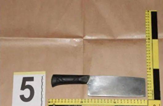 男子看监控发现妻子出轨<strong></p>
<p>币安交易中心</strong>,怒气冲冲回家抓现行,举起菜刀……