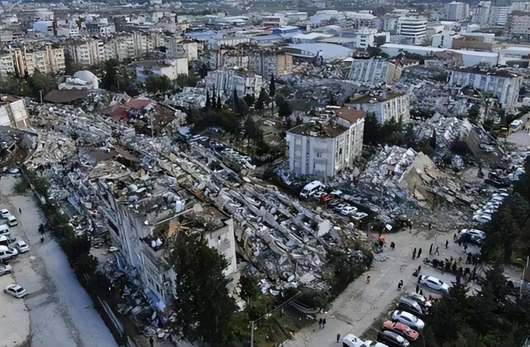 沉默24小时后<strong></p>
<p>币安交易中心</strong>,阿萨德终于发声,交出总统权力,叙利亚一夜变天