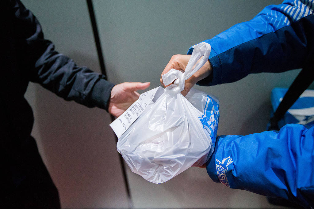 二孩妈妈四线小城送外卖<strong></p>
<p>币安合约</strong>,一天跑9小时算是打零工