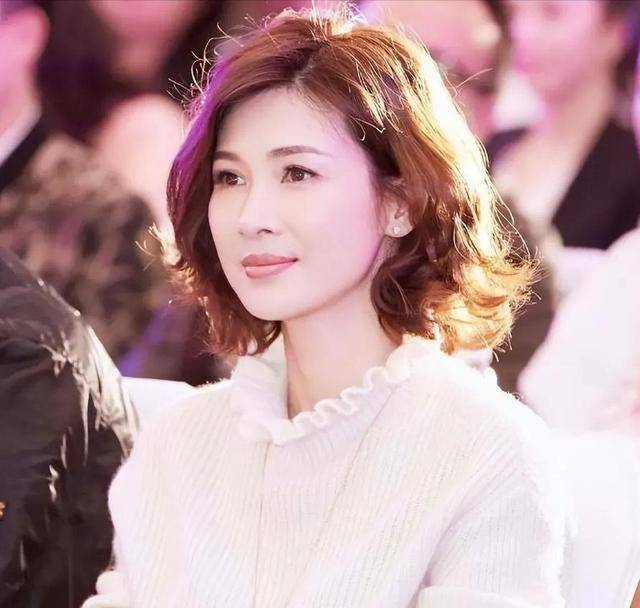 富商周旭辉<strong></p>
<p>货币与币安</strong>,44岁娶小12岁女星童蕾,获刑3年后,妻女过得如何?