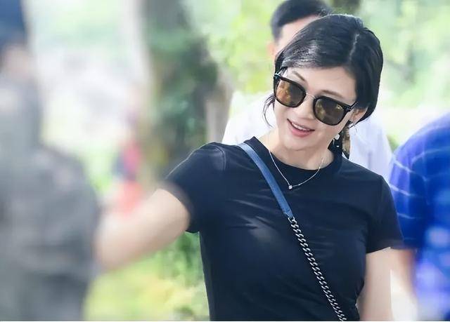 富商周旭辉<strong></p>
<p>货币与币安</strong>,44岁娶小12岁女星童蕾,获刑3年后,妻女过得如何?