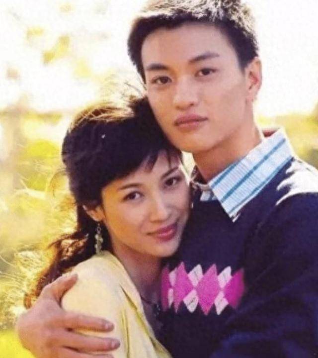 富商周旭辉<strong></p>
<p>货币与币安</strong>,44岁娶小12岁女星童蕾,获刑3年后,妻女过得如何?