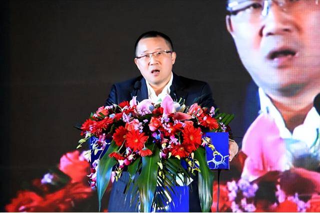 富商周旭辉<strong></p>
<p>货币与币安</strong>,44岁娶小12岁女星童蕾,获刑3年后,妻女过得如何?