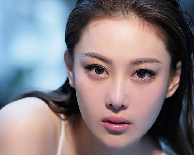 富商周旭辉<strong></p>
<p>货币与币安</strong>,44岁娶小12岁女星童蕾,获刑3年后,妻女过得如何?