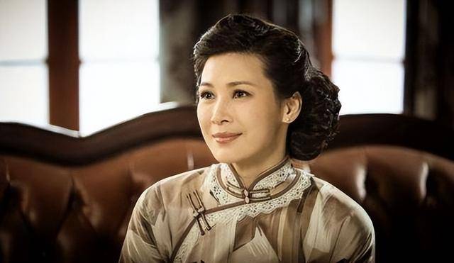 富商周旭辉<strong></p>
<p>货币与币安</strong>,44岁娶小12岁女星童蕾,获刑3年后,妻女过得如何?