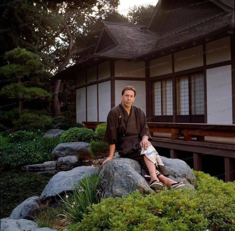 80岁的全球顶级富豪又结婚了<strong></p>
<p>货币与币安</strong>!33岁的华裔妻子啥来头?