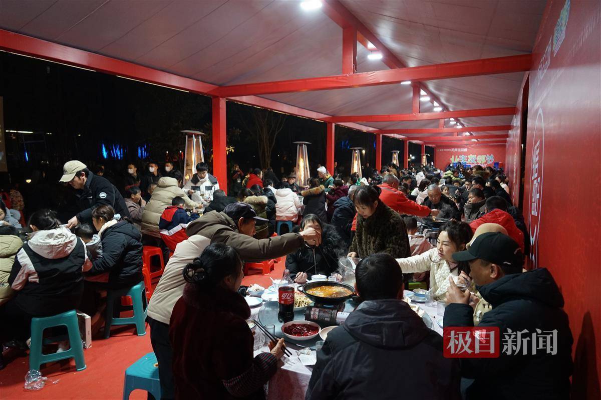 恩施一小区杀20头年猪<strong></p>
<p>货币与币安</strong>，请业主连吃两天流水席