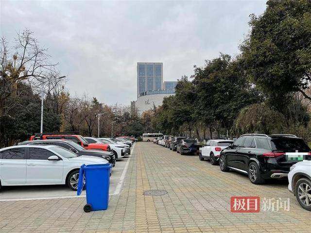 许昌胖东来天使城客流爆满<strong></p>
<p>货币与币安</strong>，人大政协机关开门提供约450个免费车位迎客