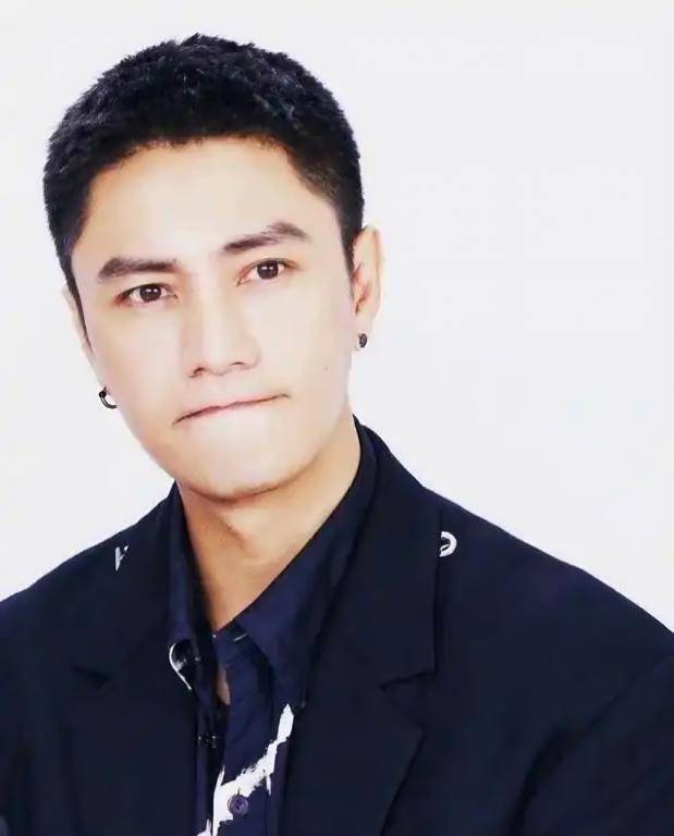 陈坤的儿子已成年<strong></p>
<p>币安钱包地址</strong>,容貌开始显现母亲的基因,像谁可以认得出吗?