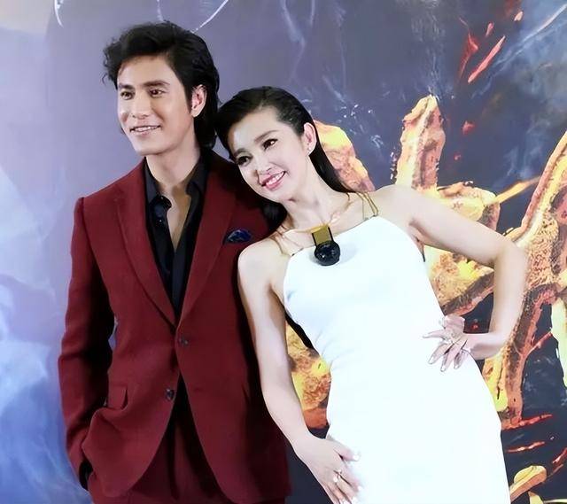 陈坤的儿子已成年<strong></p>
<p>币安钱包地址</strong>,容貌开始显现母亲的基因,像谁可以认得出吗?