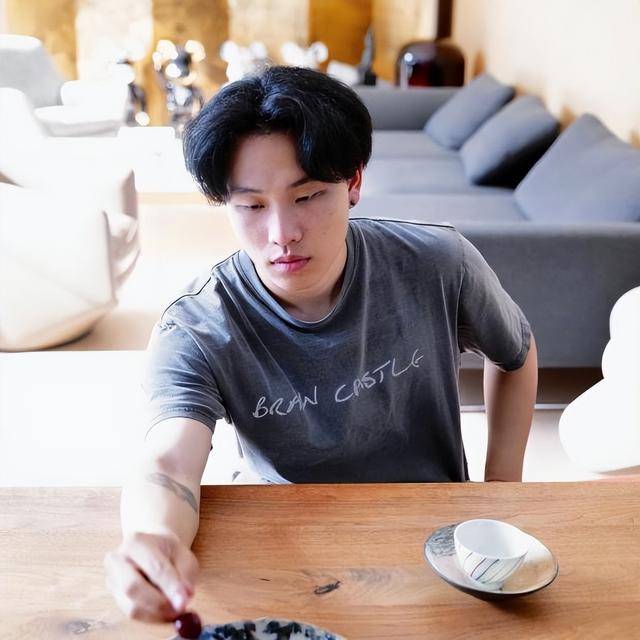 陈坤的儿子已成年<strong></p>
<p>币安钱包地址</strong>,容貌开始显现母亲的基因,像谁可以认得出吗?