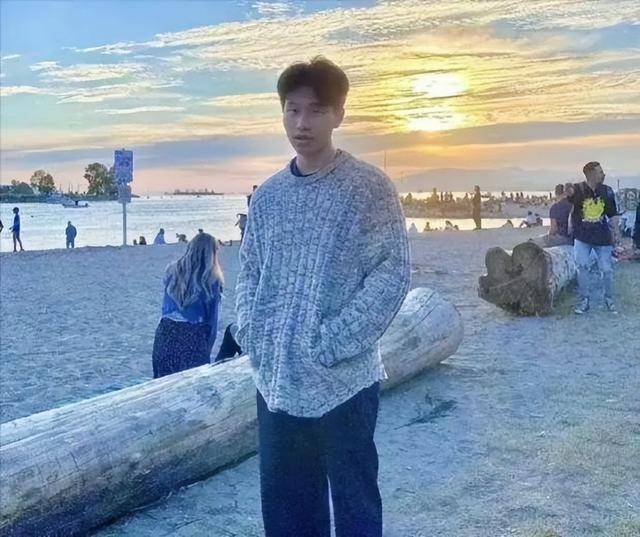 陈坤的儿子已成年<strong></p>
<p>币安钱包地址</strong>,容貌开始显现母亲的基因,像谁可以认得出吗?