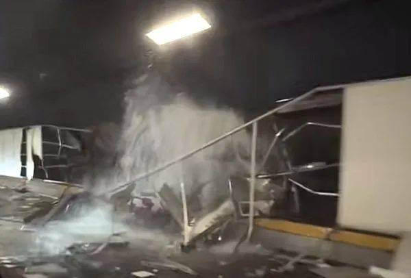 突发!网传上海一隧道被汽车撞漏水<strong></p>
<p>币安bts</strong>,最新回应