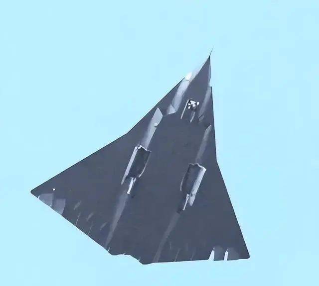 不服<strong></p>
<p>币安官网网址</strong>?马斯克评中国新战机试飞:任何载人装备都会非常快地被摧毁