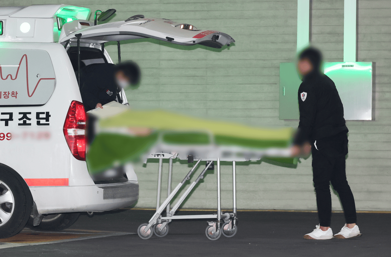 韩国空难两名幸存者：33岁空少恐全身瘫痪<strong></p>
<p>币安官网网址</strong>，空姐脚踝和头部受伤