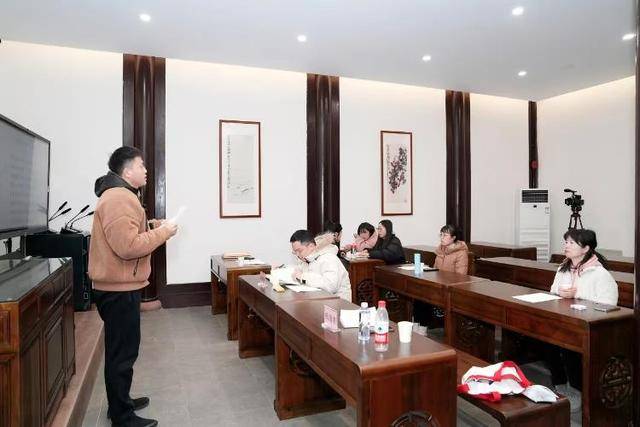 成都女博士二十多分钟背诵83首古诗词<strong></p>
<p>币安dex交易所</strong>，获杜甫草堂终身免票：两个月背了超6400字