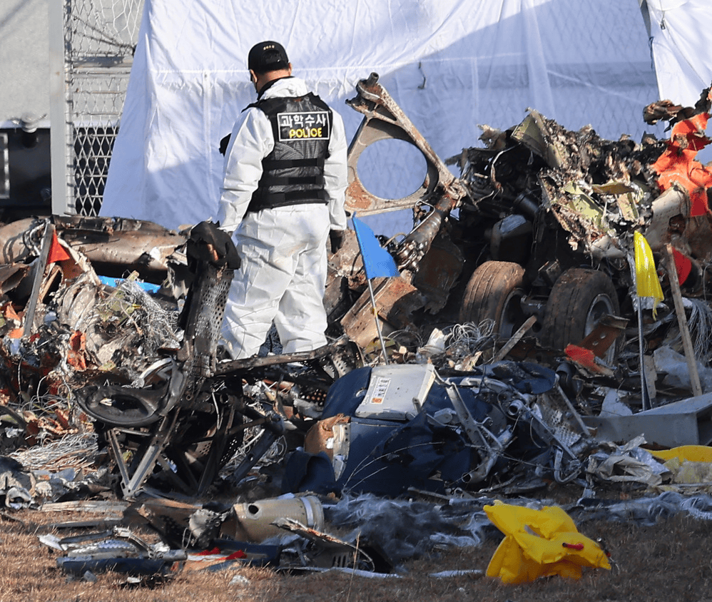 砰砰砰！巨响后爬上屋顶<strong></p>
<p>币安dex交易所</strong>，他300米外拍下韩客机失事全程：热浪扑来像蒸桑拿