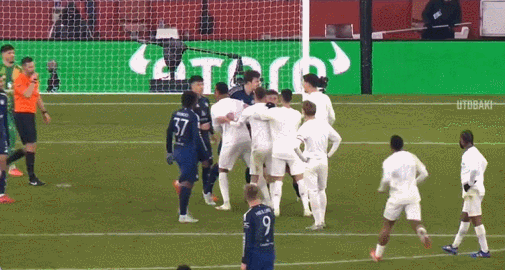 暴怒马奎尔怒斥哈弗茨和裁判<strong></p>
<p>币安交易数字货币</strong>,拉都拉不住最后无奈地笑了