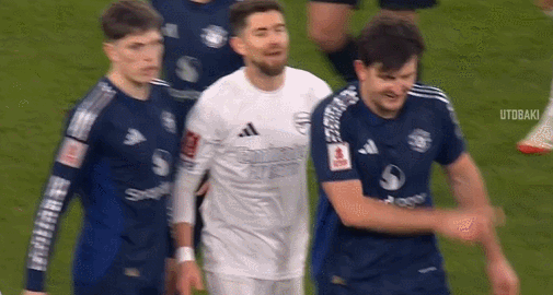 暴怒马奎尔怒斥哈弗茨和裁判<strong></p>
<p>币安交易数字货币</strong>,拉都拉不住最后无奈地笑了