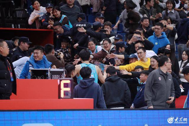 热血沸腾!青岛男篮最后三分钟14-0绝地翻盘<strong></p>
<p>币安交易数字货币</strong>,队史首次单赛季双杀辽宁