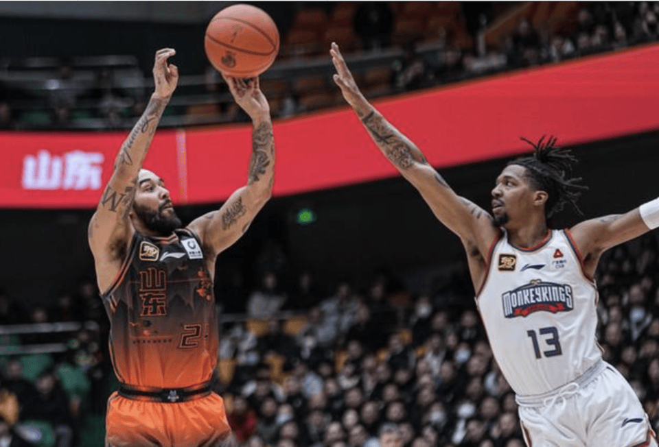 摩尔:感谢邱导信任<strong></p>
<p>币安法币交易所</strong>,赛前举办仪式很感动